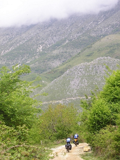 Willem and Marc on the way to the pass