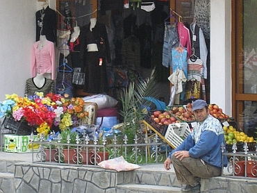 Kruidenierszaak in Këlcyrë