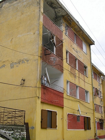 Concrete building in Këlcyrë