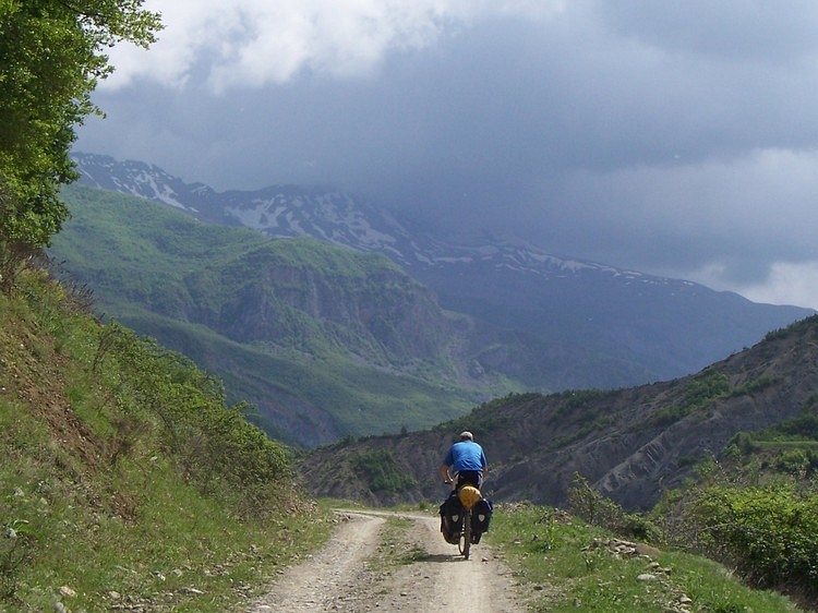 De verkeerde weg naar Korçë