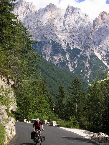 Jeroen op de klim naar de Vršič Pas, Slovenië