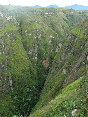The gorges and cliffs in the mountains between Pasto and Popayán