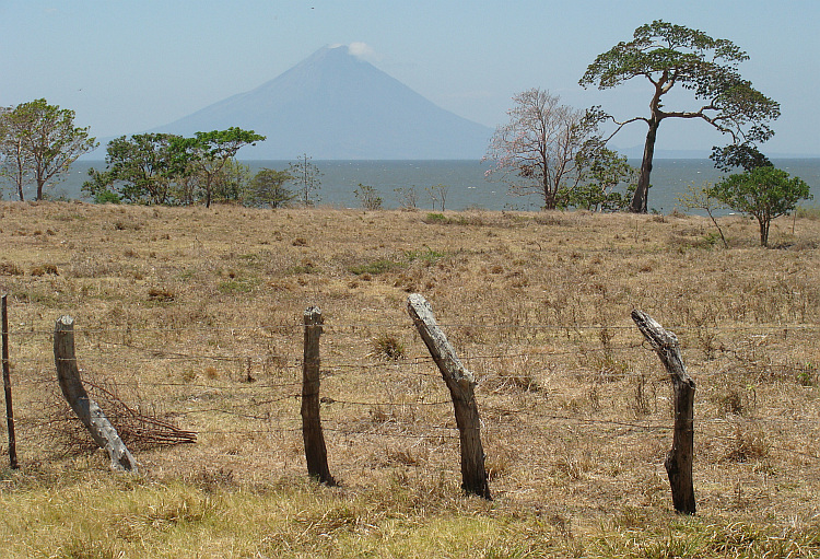Uitzicht over het Lago de Nicaragua en de Isla Ometepe