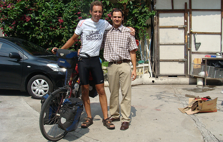 In mijn nieuwe fietsoutfit met mij vriend in San Salvador