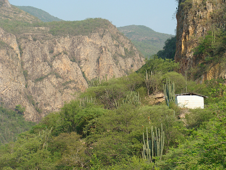 Landschap tussen Tehuantepec en Oaxaca