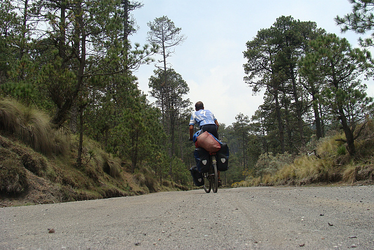 On the road to the Paso de Cortés and the volcano Popocatépetl