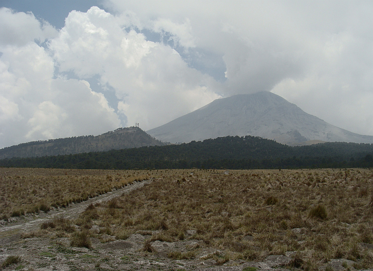 The volcano Popocatépetl