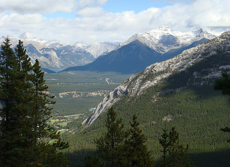 Uitzicht van een bergtop bij Banff