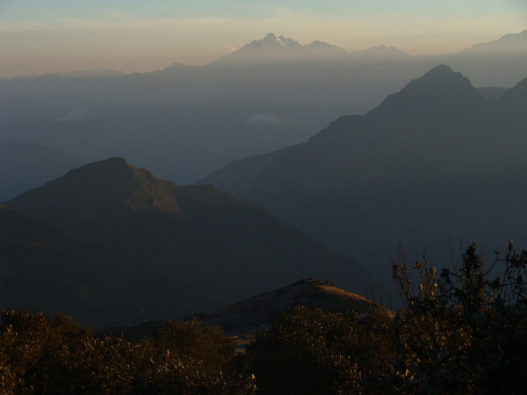 Sunrise in the mountain landscape between Andahuaylas and Abancay