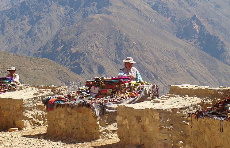 Saleswomen on a viewpoint in the Colca Canyon
