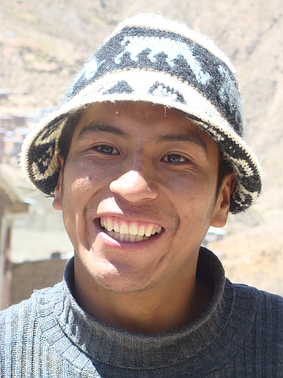 Jongeman op de route van Oruro naar Sucre