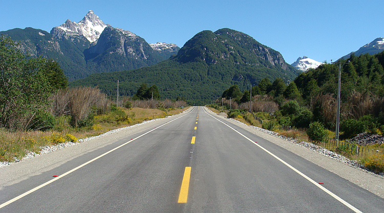 Paved section of the Carretera Austral near Villa Mañihuales