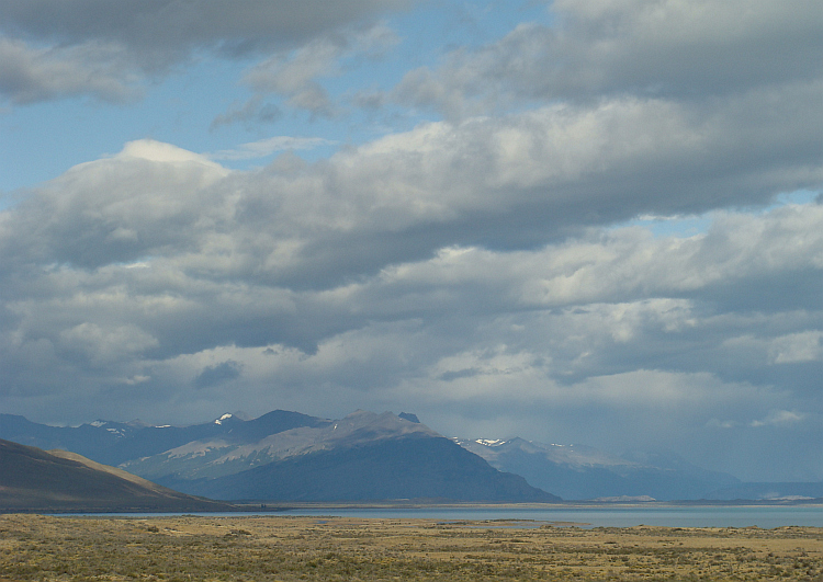 Landschap tussen El Calafate en de Glaciar Perito Moreno