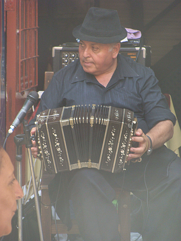 Bandoneón player in Buenos Aires