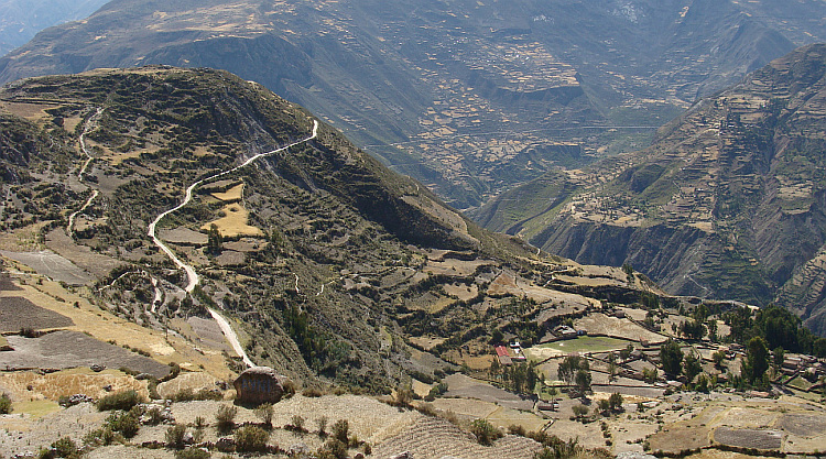 Landschap tussen Izcuchaca en Huancavelica