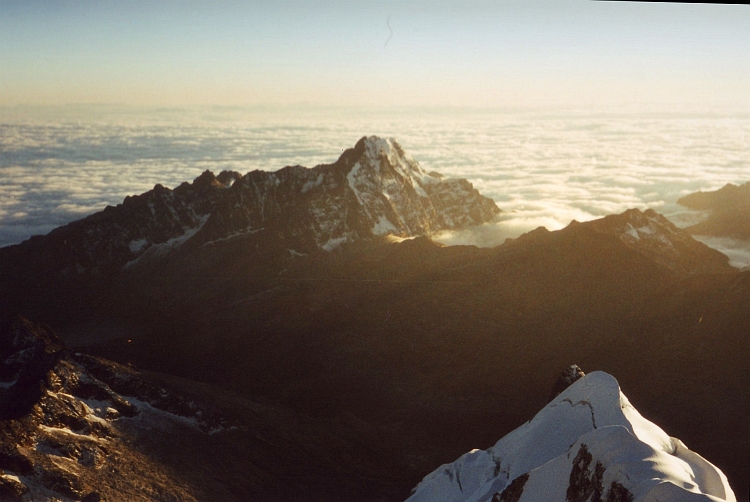 Uitzicht van de top van de Huayna Potosí