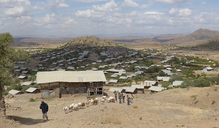 Village on the road to Lalibela