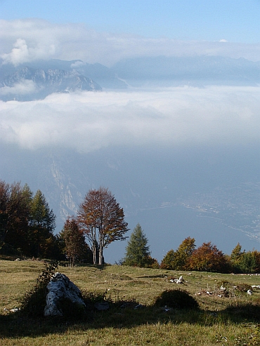 Uitzicht vanaf de weg naar de Monte Baldo