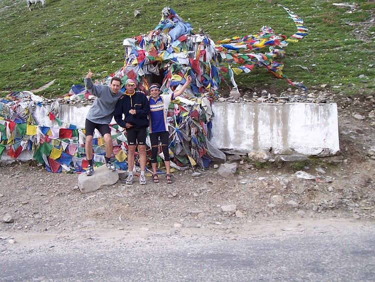 Omringd door gebedsvlaggetjes op de Rohtang La