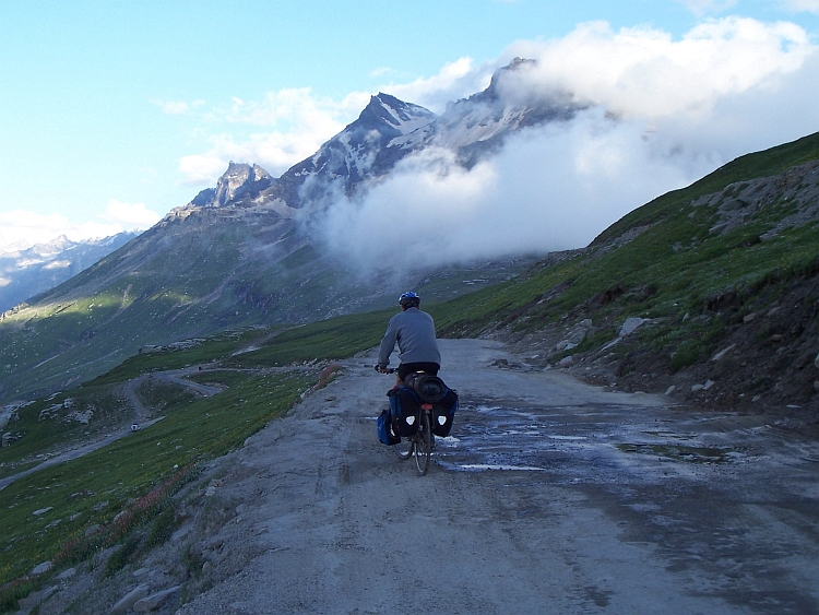 Afdaling van de Rohtang La