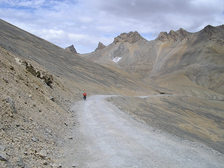 The other side of the Lachlung La