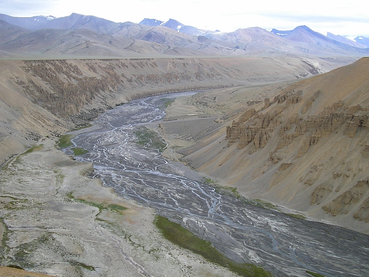 High above the valley we climb up to the Morey Plains