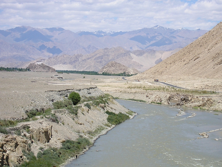 Eindelijk... de weidse vallei van de Indus