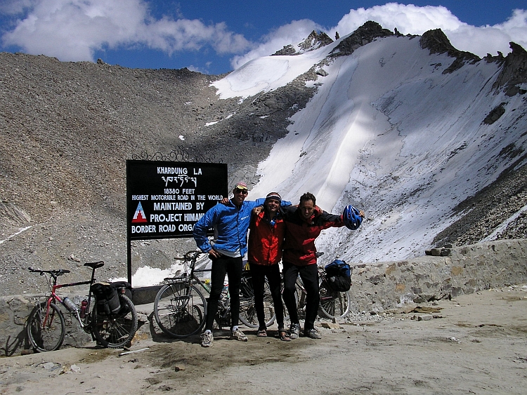 Niet de hoogste pas van de wereld maar nog steeds erg hoog: de 5.356 meter hoge Khardung La