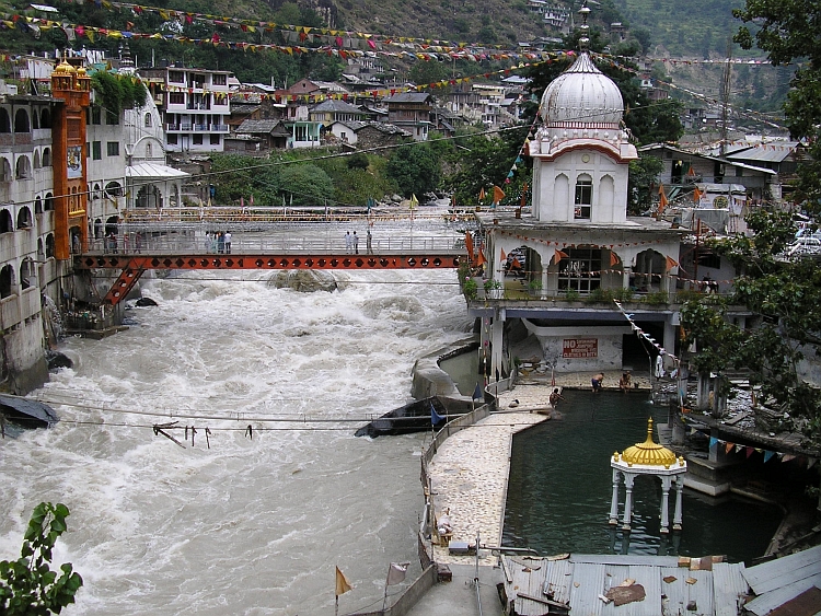 Manikaran, waar Shiva's vrouw Parvati haar heilige tranen schreide