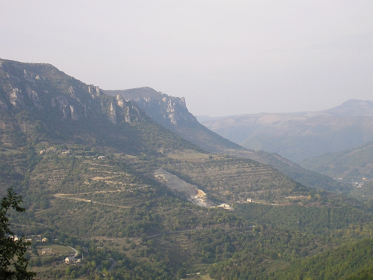 Uitzicht van Barre des Cévennes door het dal van de Tarn