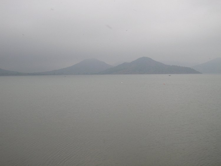 Meditation on the sound of drizzle, Lac de Salagou