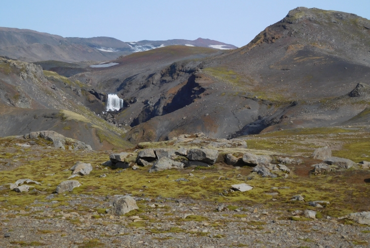 De eruptielocatie komt in zicht, Fimmvörđuháls trekking