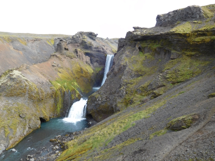Een van de 22 watervallen van de Fimmvörđuháls trekking