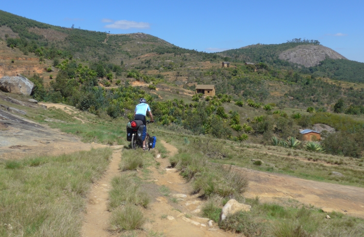 Alternatief weggetje tussen Antananarivo en Manjakandriana. Foto van Willem Hoffmans