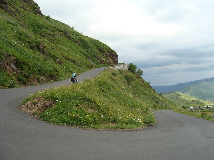 Hairpin on the way to the Puy Mary