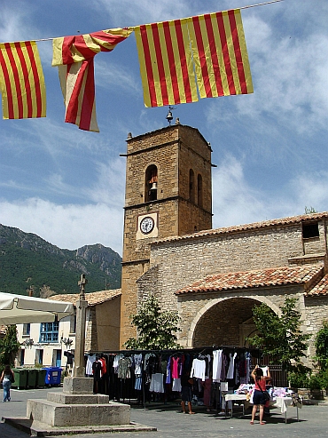 Church and plaza of Campo