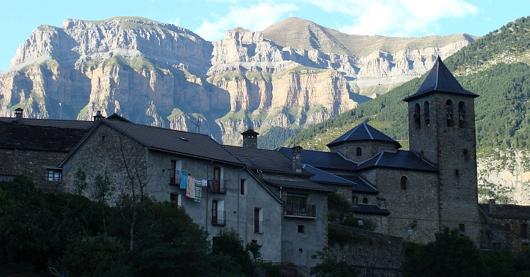 El Torla and the mountains of the National Park Ordesa