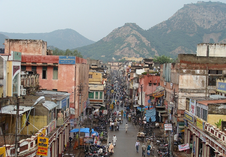 Uitzicht over Alwar van de Shiva Tempel