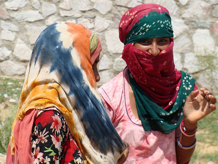 Women in traditional Rajasthan clothes