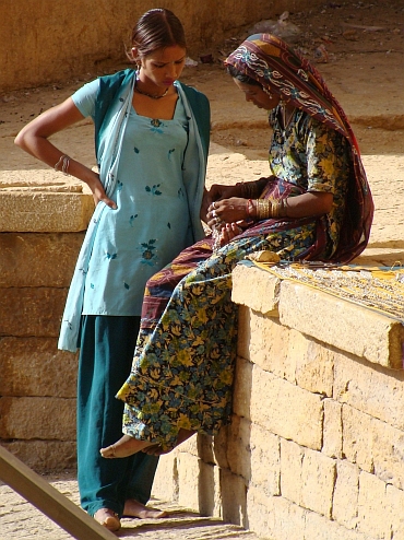 Young women, Jaisalmer