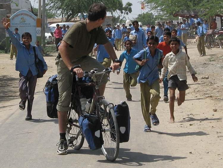 Me and a very big bunch of enthusiastic children. Picture by Willem Hoffmans