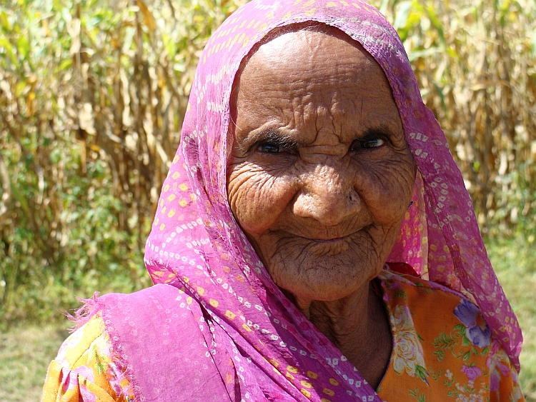 Oude vrouw van de Aravalli Hill Regio