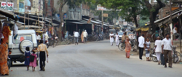 On the road in Northern India, on the way to Nepal