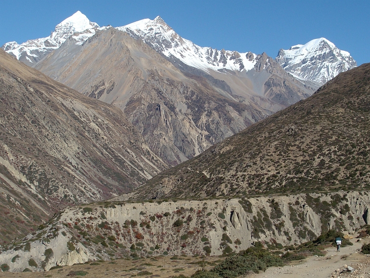 Landscape on the way to Yak Kharka