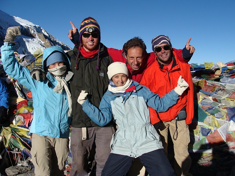 The Shithead Team at the Thorang La