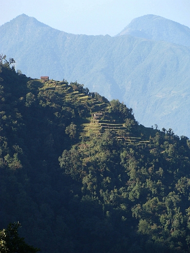 Landschap op de afdaling naar Hetauda