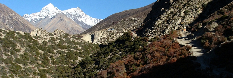 Landscape on the way to Yak Kharka