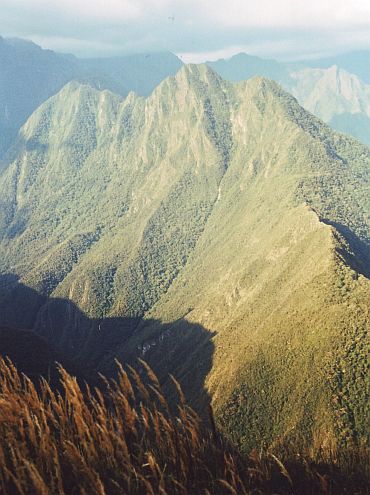 Uitzicht vanaf de laatste pas van de Inca Trail
