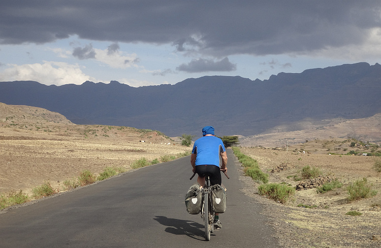 Marc op de weg naar Lalibela