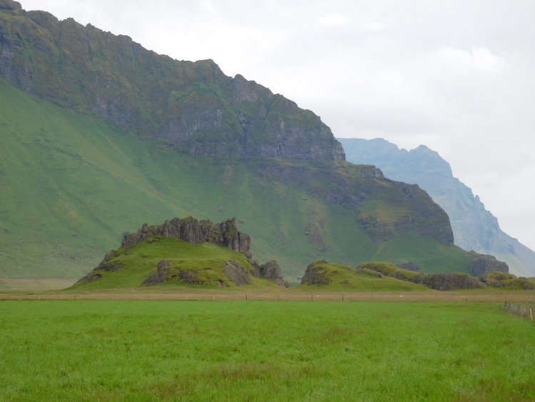 Landschap tussen Seljalandsfoss en Skógar